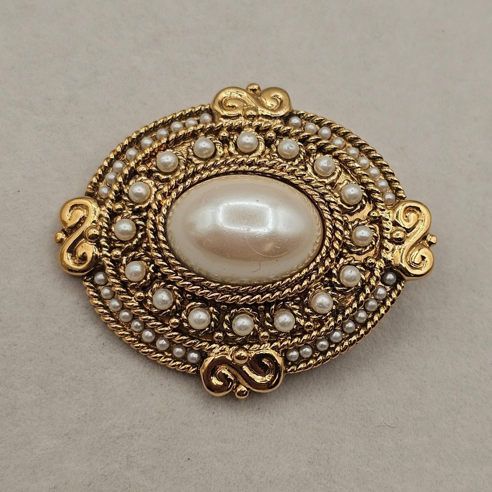 Carolee Brooch Pin Gold Tone Faux Pearl Oval Cabochon Statement